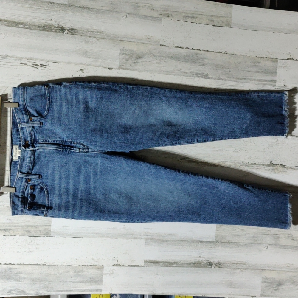 Madewell Tapered Leg Jeans Medium Blue Modified Leg (Cutoff) Women's 33